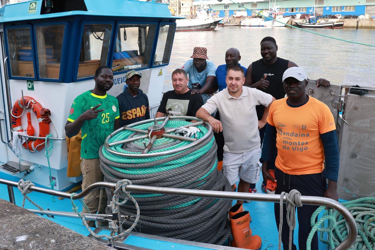 Potanga, su padre Daniel y toda su tripulación, formada por seis marineros senegaleses, en el «Nuevo David».