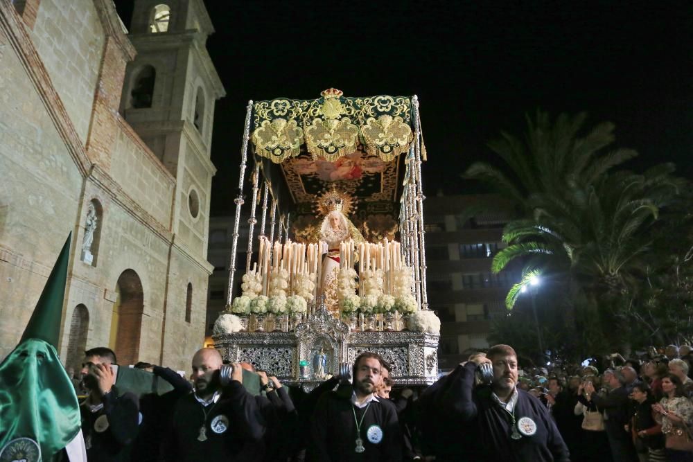 Procesión del Santo Entierro de Cristo en Torrevieja, Viernes Santo, con la participación de 18 imágenes y 154 cofradías