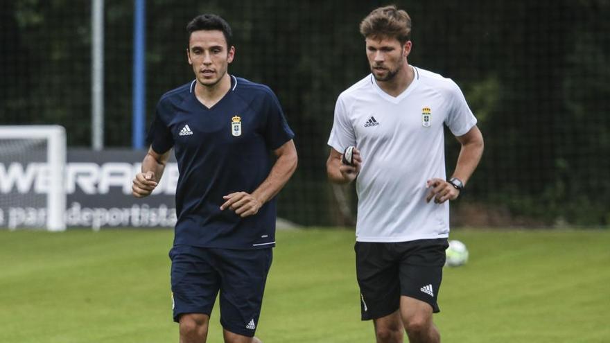 Folch, mediocentro del Oviedo: &quot;El entrenador quiere que nos dejemos el 100% en cada entrenamiento&quot;