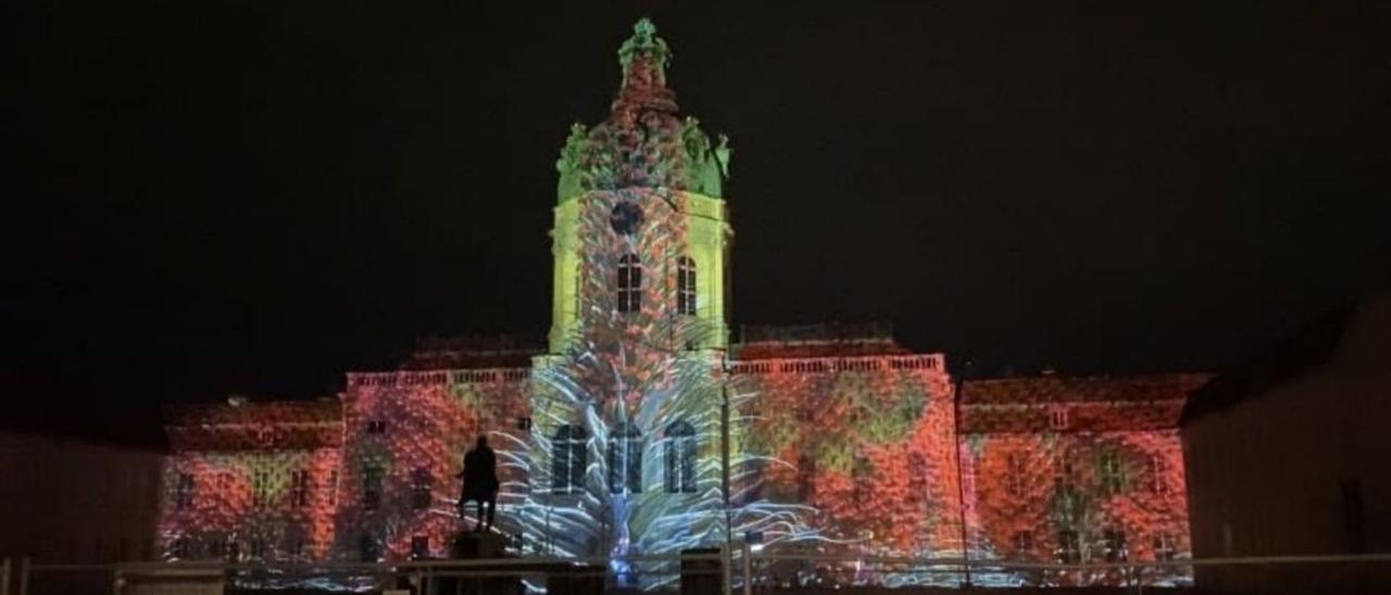 Cuatro imágenes del vídeo con los mayores atractivos de Tenerife que se proyecta en la fachada del Palacio de Charlottenburg, en Berlín .