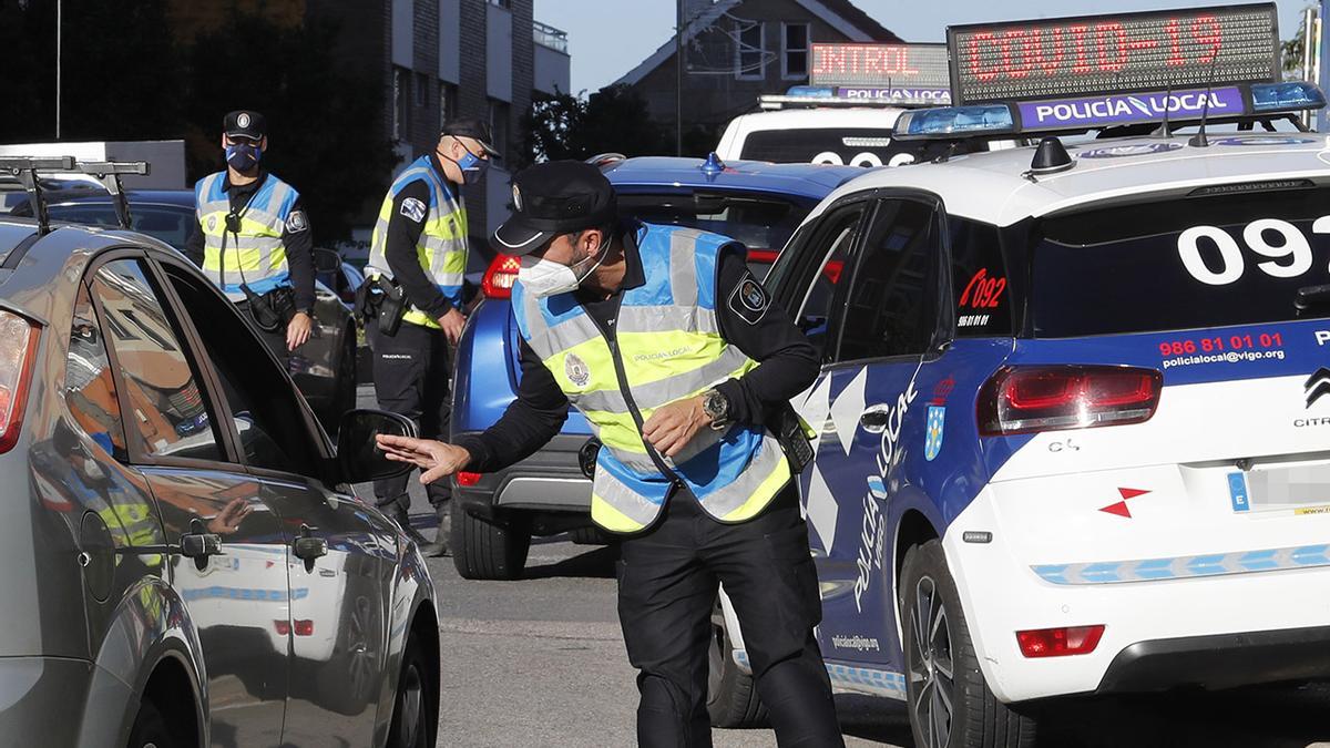 Control policial en Teis debido al cierre perimetral de la ciudad