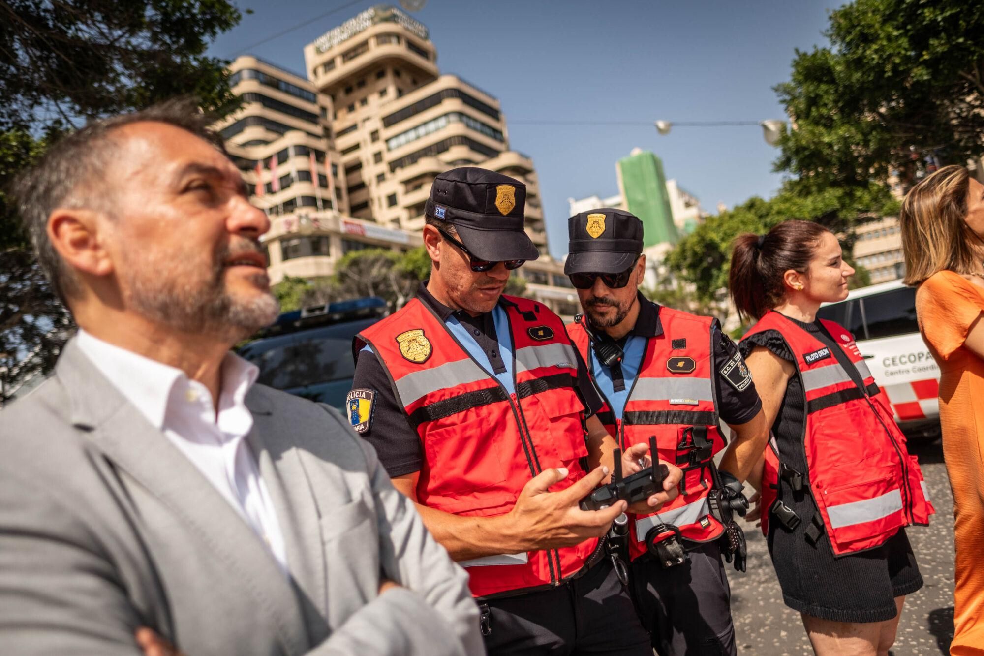 Presentación de los nuevos drones que usarán la Policía Local y Protección Civil de Santa Cruz de Tenerife. 