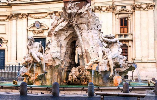 Fuente de los Cuatro Ríos en Roma