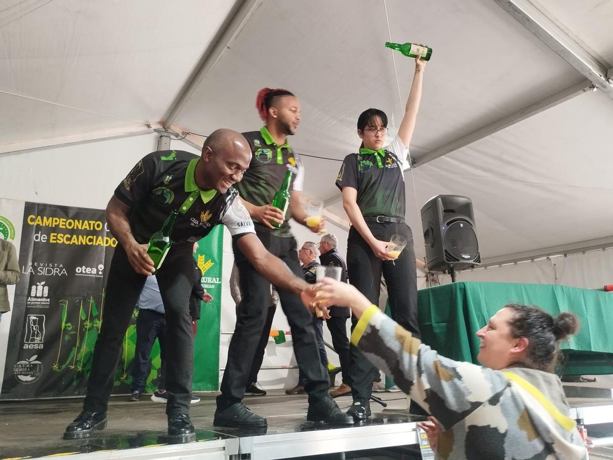 El Concurso de Escanciadores de Llanera, en imágenes El Concurso de Escanciadores de Llanera, en imágenes
