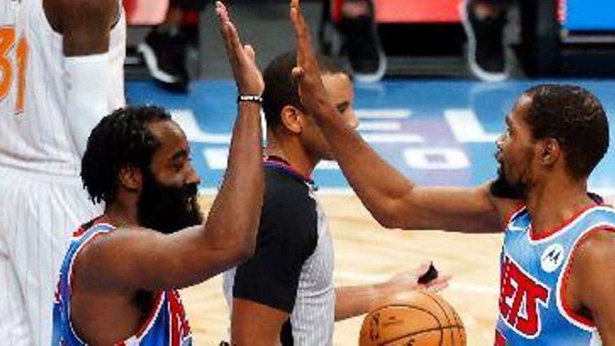 Harden y Durant dan su primera exhibición en el Barklays Center