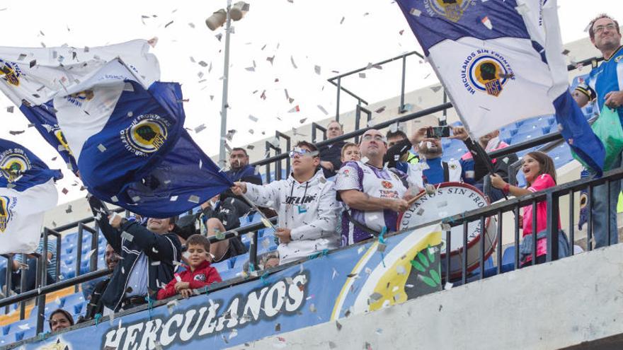 Aficionados de la peña Herculanos Sin Fronteras, el pasado domingo