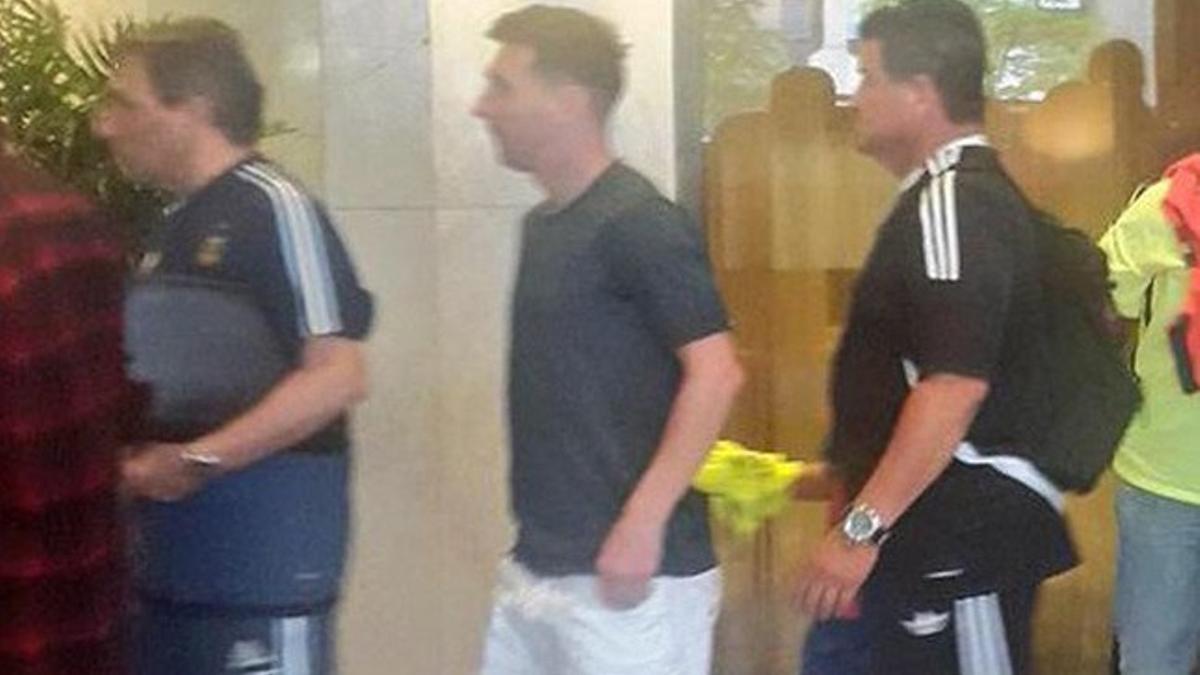 Messi, a su llegada al hotel de concentración de la selección argentina