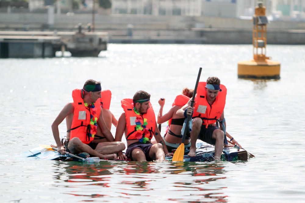 Regata de barcos locos en La Marina de València