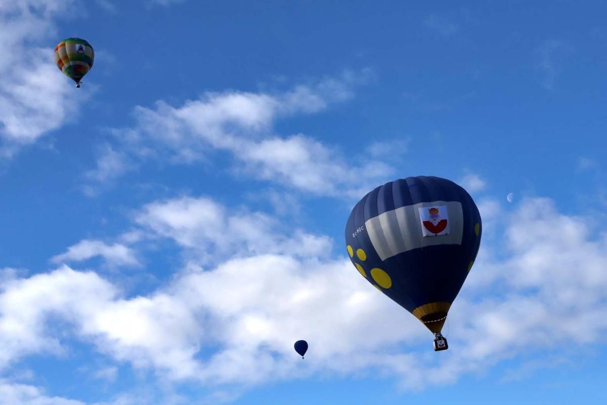 Los Reyes Magos surcan en globo el cielo de Córdoba