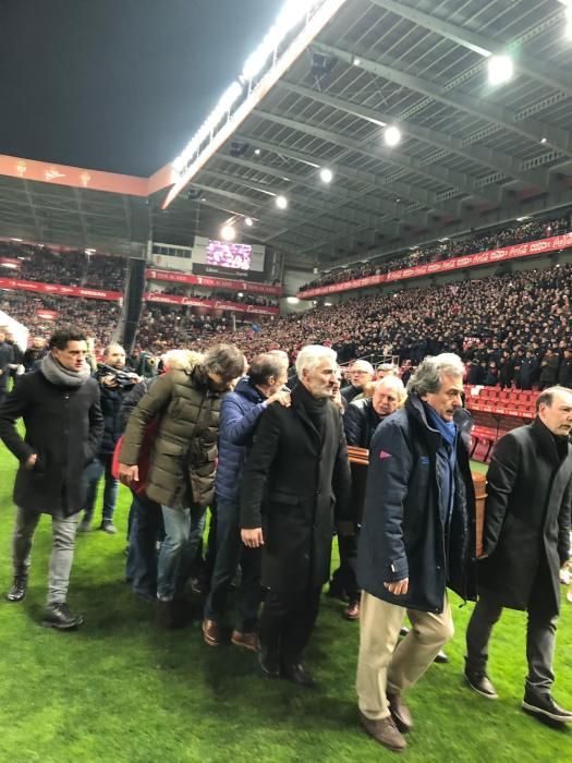 Miles de personas despiden a Quini en un abarrotado estadio de El Molinón