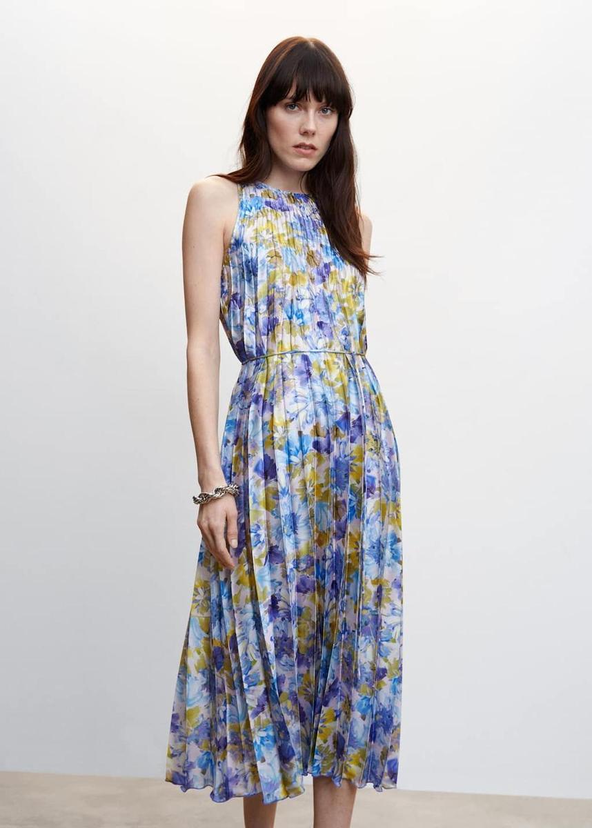 Los vestidos de Mango y Zara con estampado floral que estrenarás ahora y  seguirás llevando en primavera