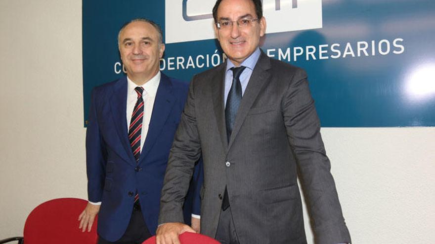 Juan Ignacio Zafra y Javier González de Lara, ayer en la CEM.