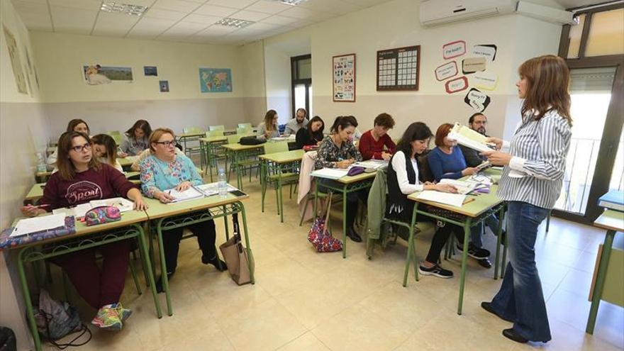 La inscripción en las escuelas de idiomas acumula un mes de retraso