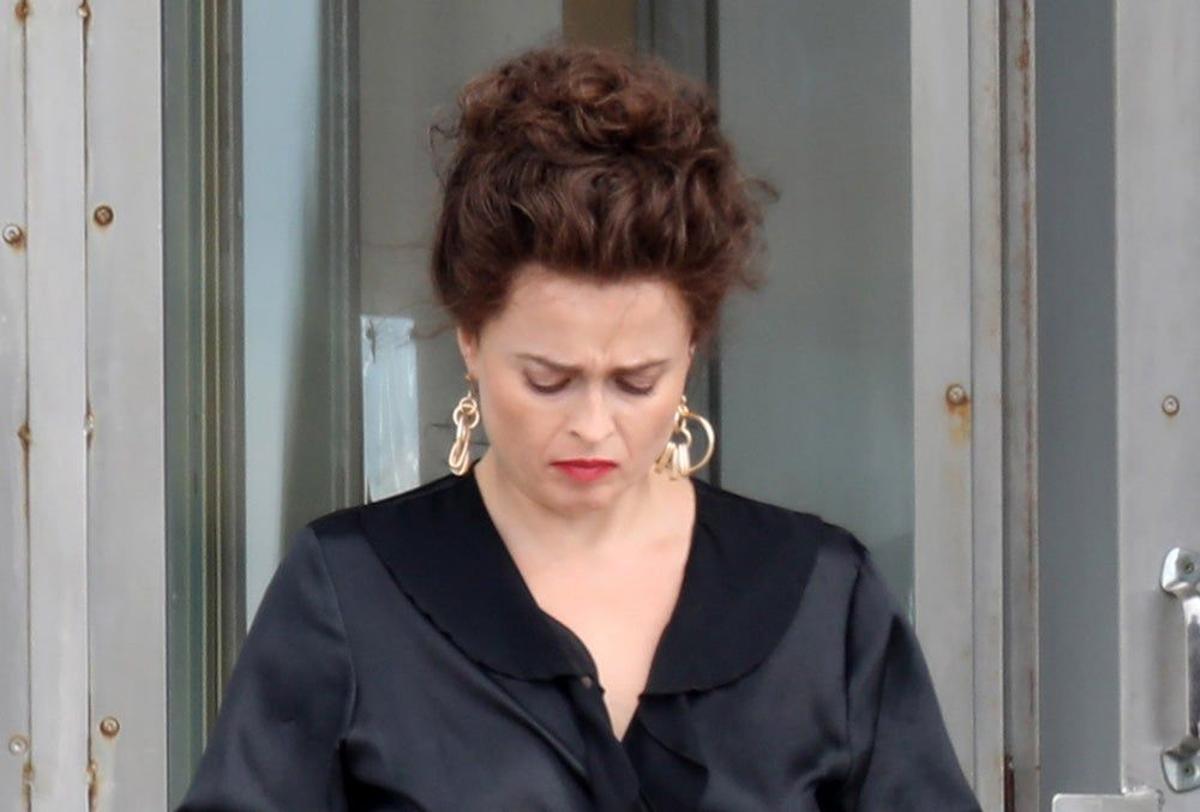 Helena Bonham Carter, en un descanso del rodaje de 'The Crown'