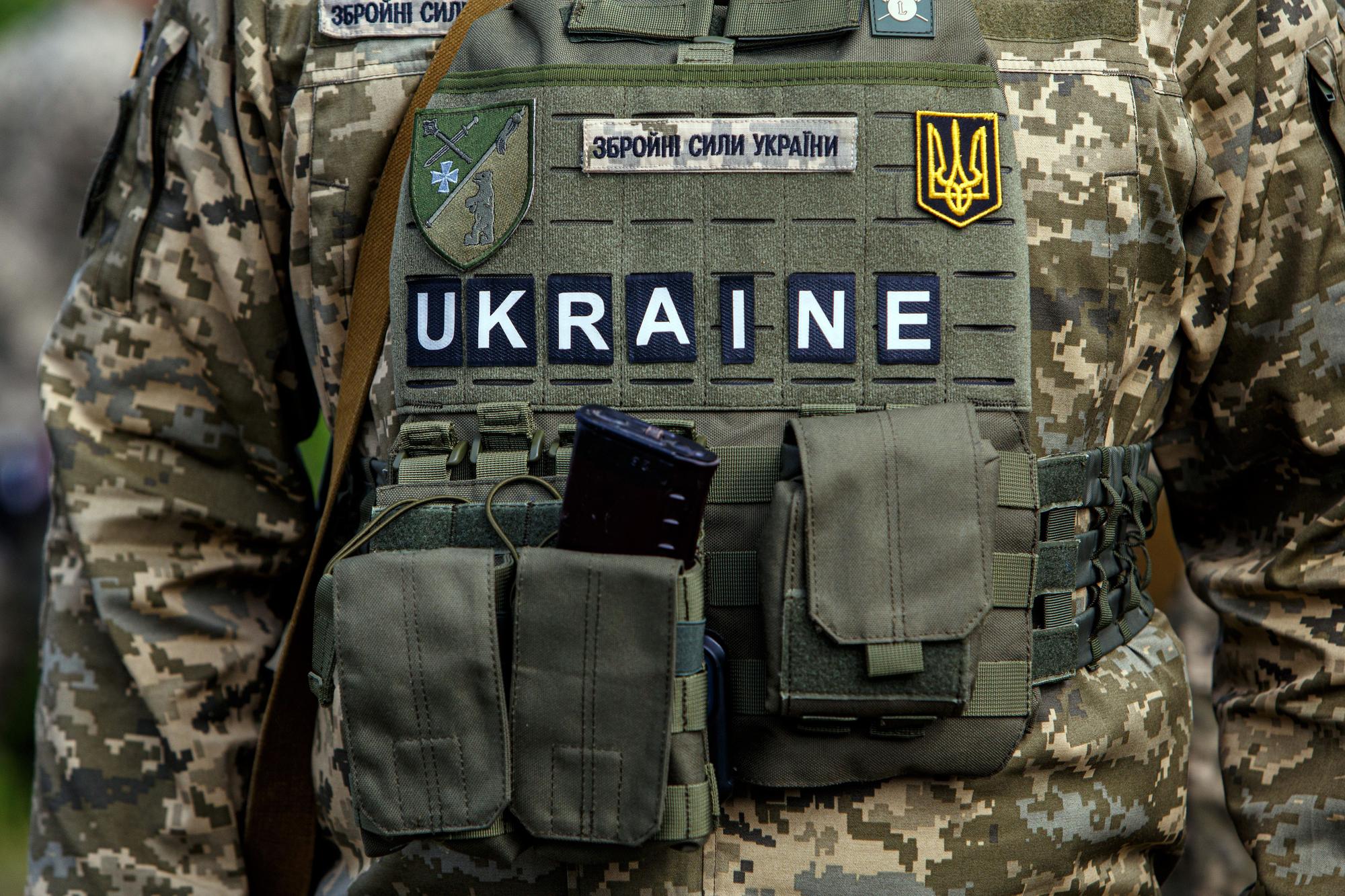 El uniforme de un militar ucraniano en Zakarpattia.