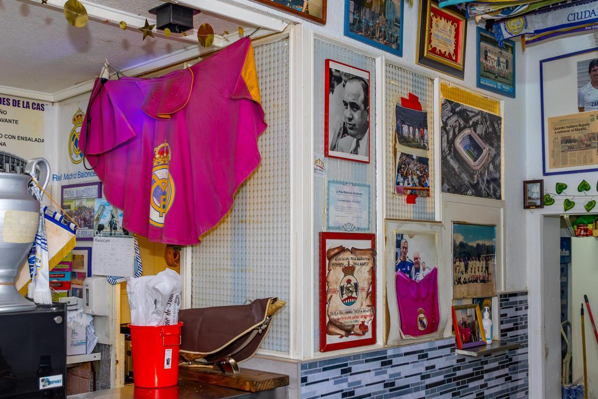 The Peña Chelle will travel to Seville with 60 bars of bread, sausage, a ham, cakes, beers and soft drinks to spend the day near the Cartuja stadium.