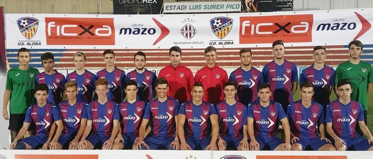 Integrantes de la plantilla juvenil de la UD Alzira que milita en la Liga Nacional.