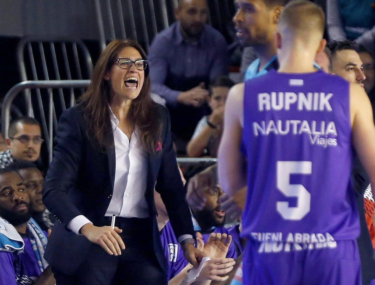 La entrenadora asistente del Montakit Fuenlabrada en 2018, Anna Montañana, durante el partido ante el Movistar Estudiantes, de la Liga Endesa.