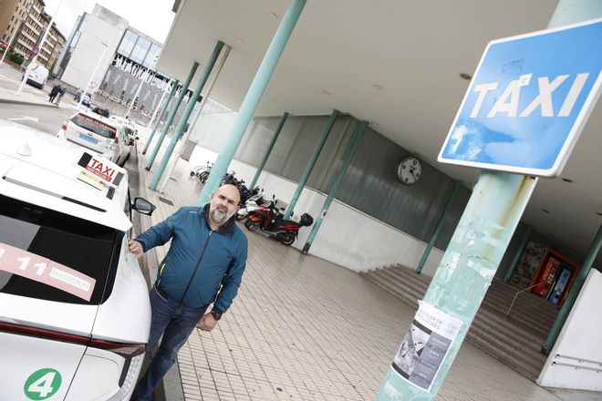 Los taxistas aplauden los cambios en la parada de la estación de tren (en imágenes)