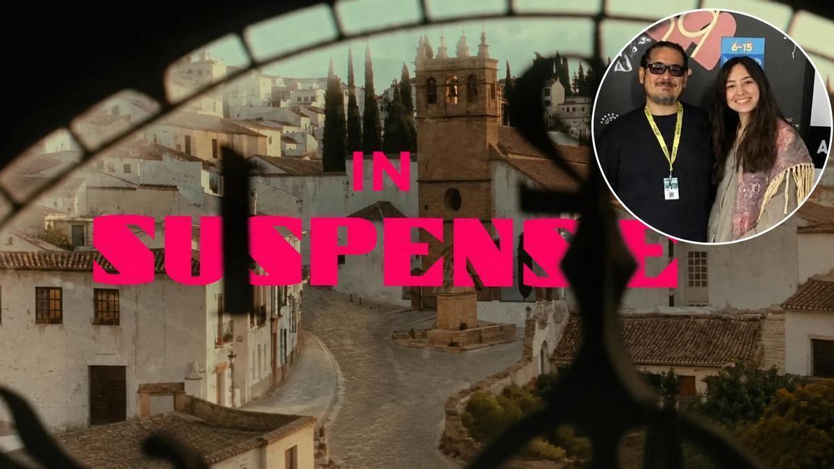 Enrique Martín Guadamuro e Irene Manrique. De fondo, un frame de Ronda en la serie 'Agatha Christie: las siete esferas'