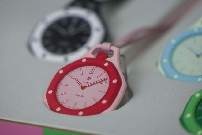 Acampadas por el Swatch x Audemars Piguet: Barcelona se suma a la fiebre mundial por el 'Royal Pop'