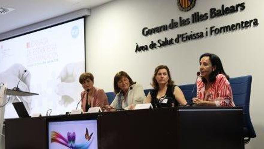 Noelia Azqueta, Angela Tumbarello, Carmen Santos y Paz Merino, en la inauguración.