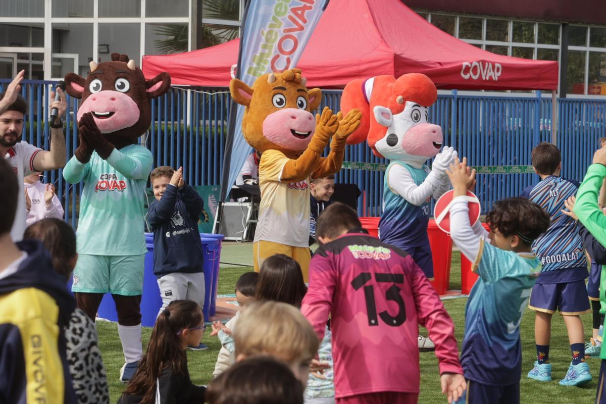 Covita, Junior y Torito animando en la última edición de la Copa COVAP en San Juan de Aznalfarache