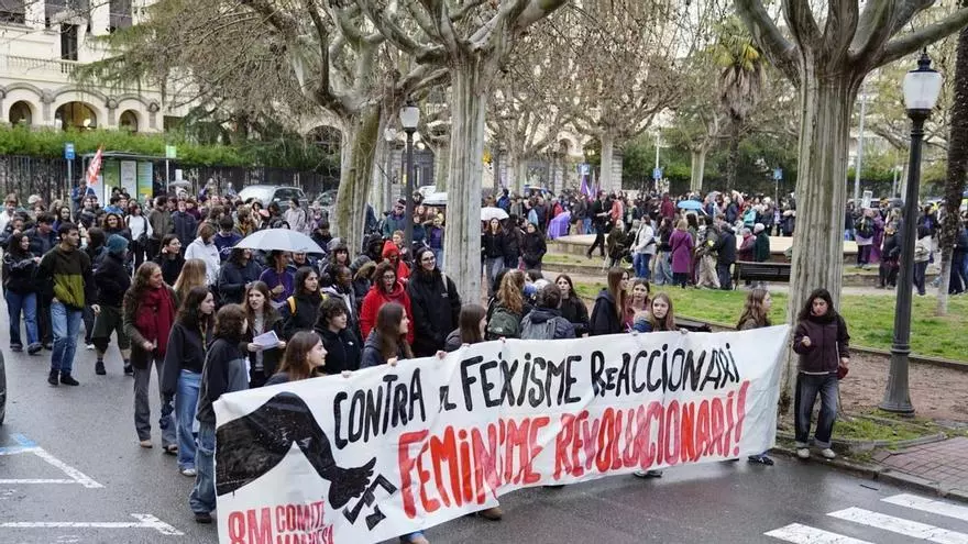 La manifestació del 8M a Manresa arranca a la plaça Espanya