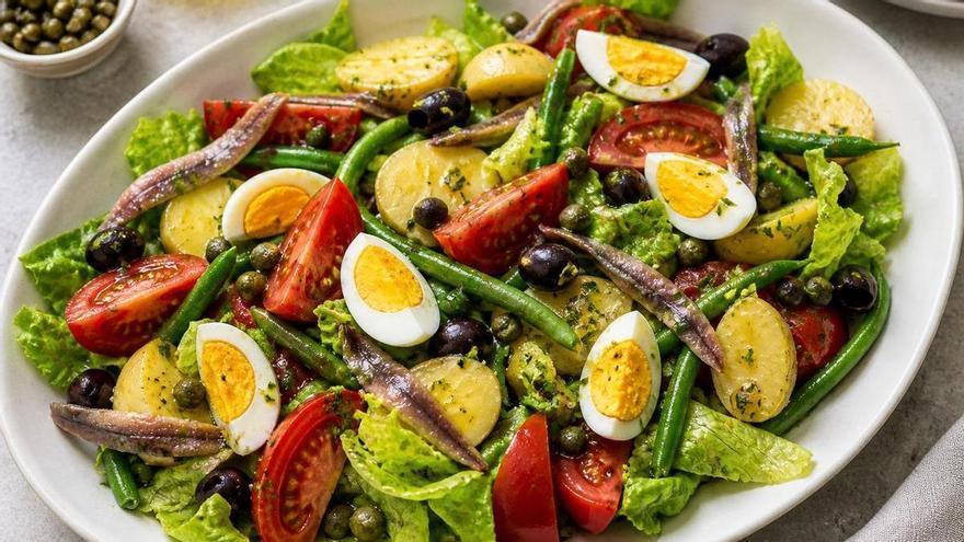 Soluciones rápidas y saludables para cenar: la ensalada Nizarda como alternativa deliciosa y fácil