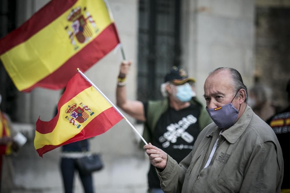 Cacerolada contra el gobierno en la plaza San Miguel, en Oviedo