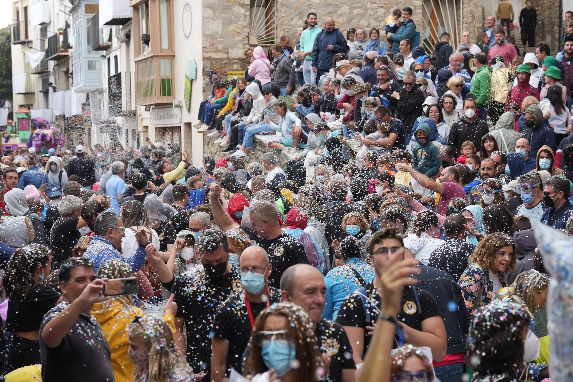 Búscate en el desfile de carrozas y disfraces de l'Anunci de Morella