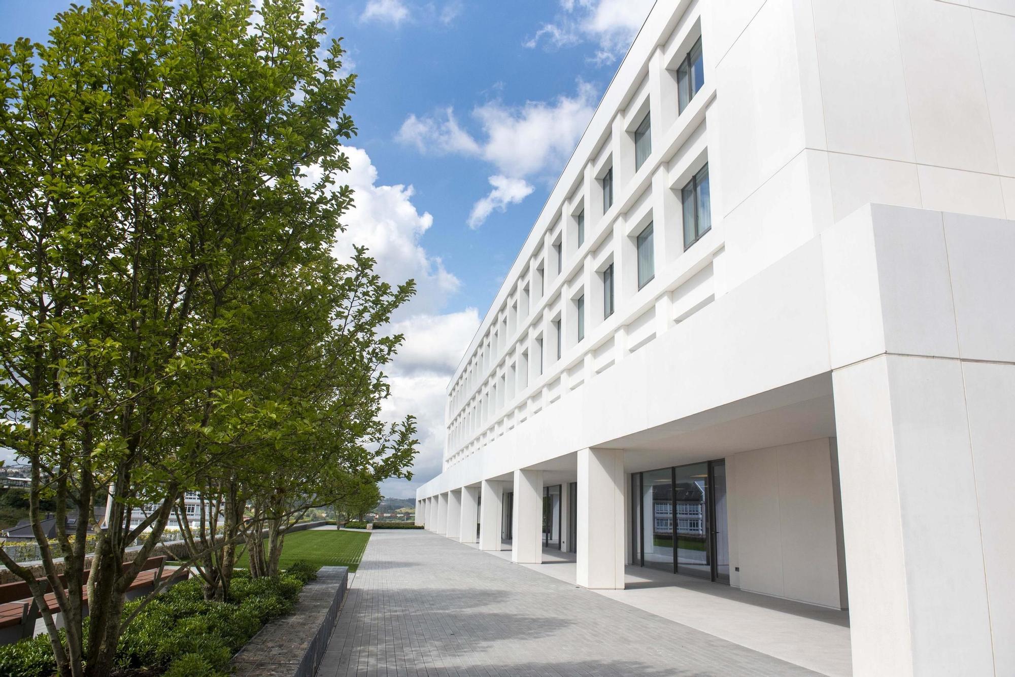 Visita a la nueva residencia de mayores de Eirís financiada por la Fundación Amancio Ortega