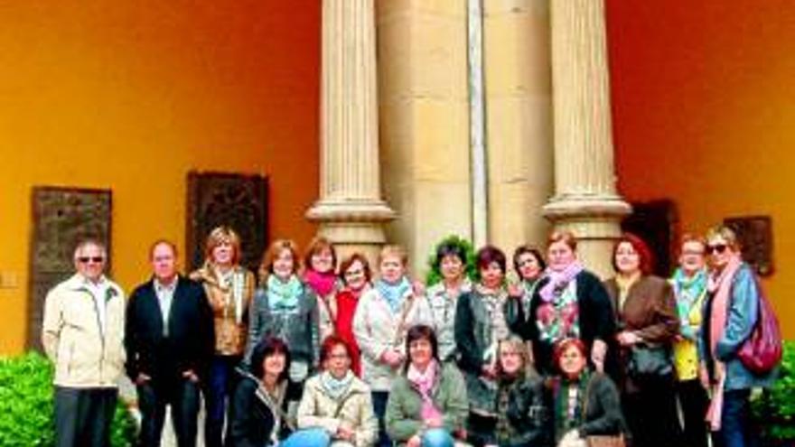 Las mujeres realizan una visita cultural a Zaragoza