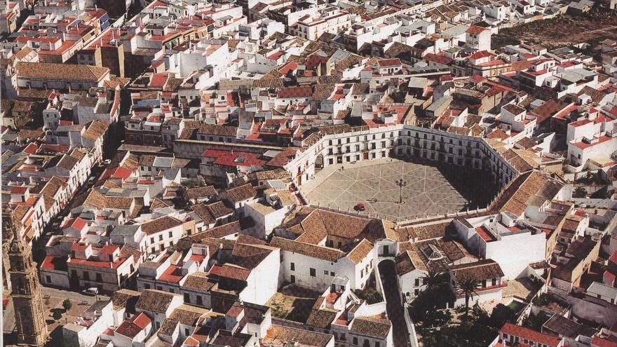 Una de las plazas más extrañas de España se encuentra en un pueblo de Córdoba