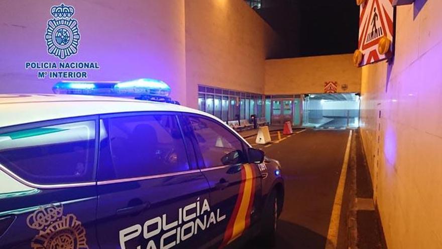 Amenaza con un martillo a los pacientes y médicos de un hospital en La Laguna