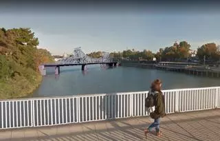 El Ayuntamiento ve "incompatible" el puente de Alfonso XIII para Altadis