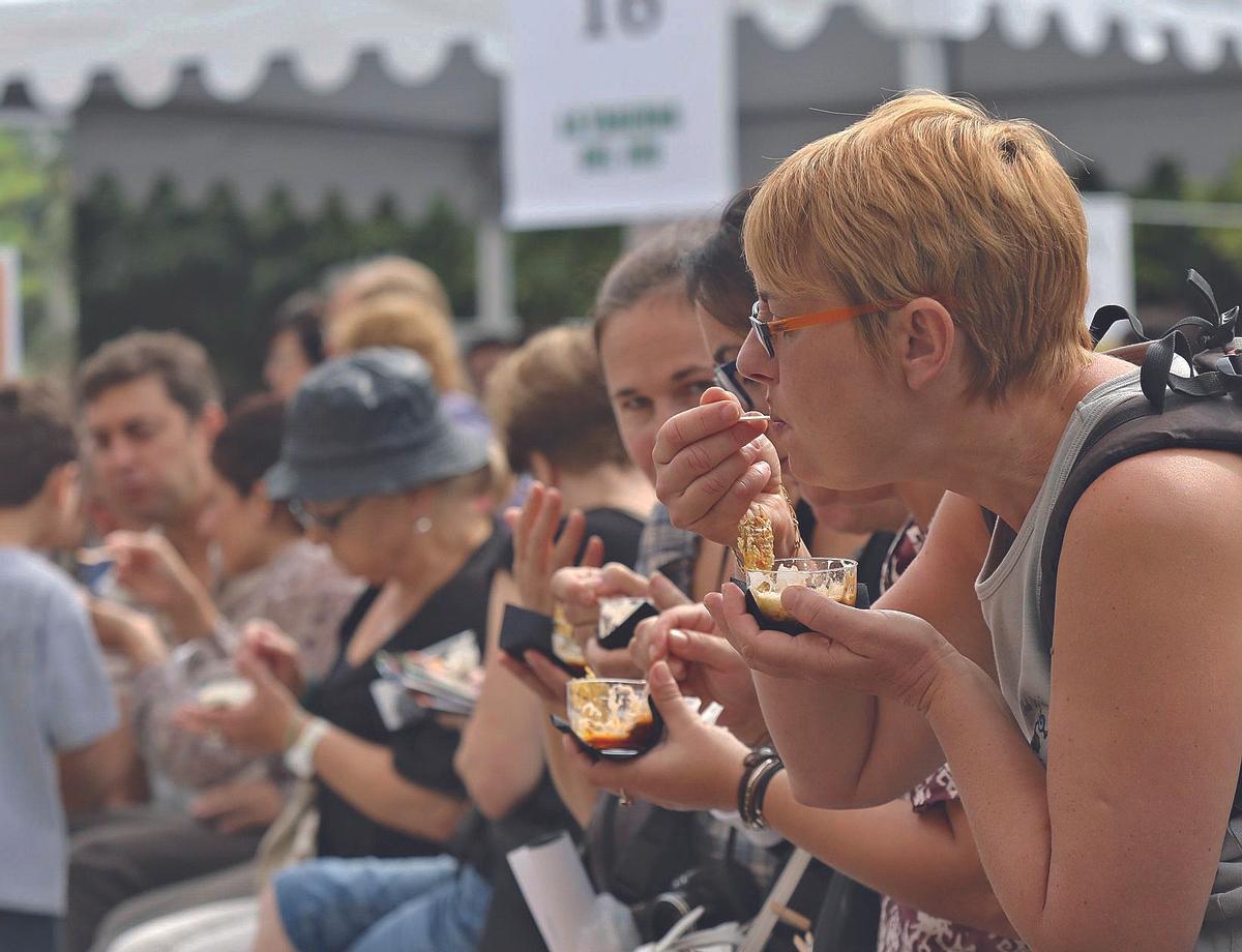 Cordobeses disfrutan de una de las actividades organizadas por Córdoba Califato Gourmet.