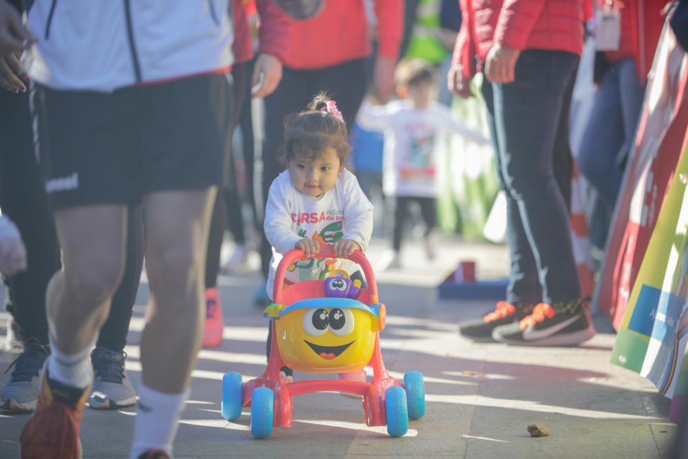 Mil niños y niñas participan en la carrera infantil de Reyes en Palma