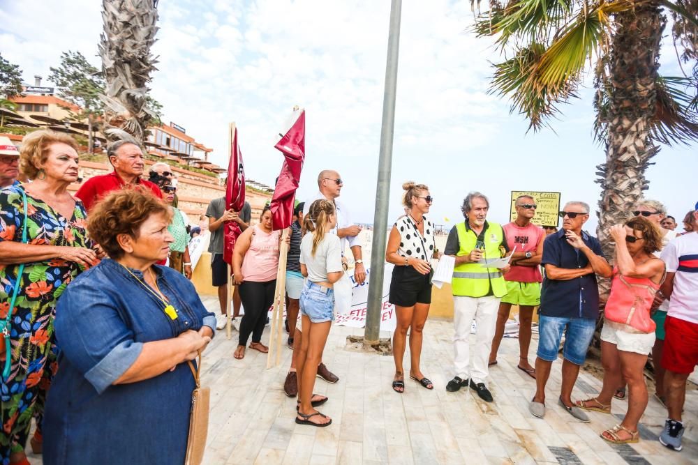 Manifestación en Orihuela Costa por su abandono