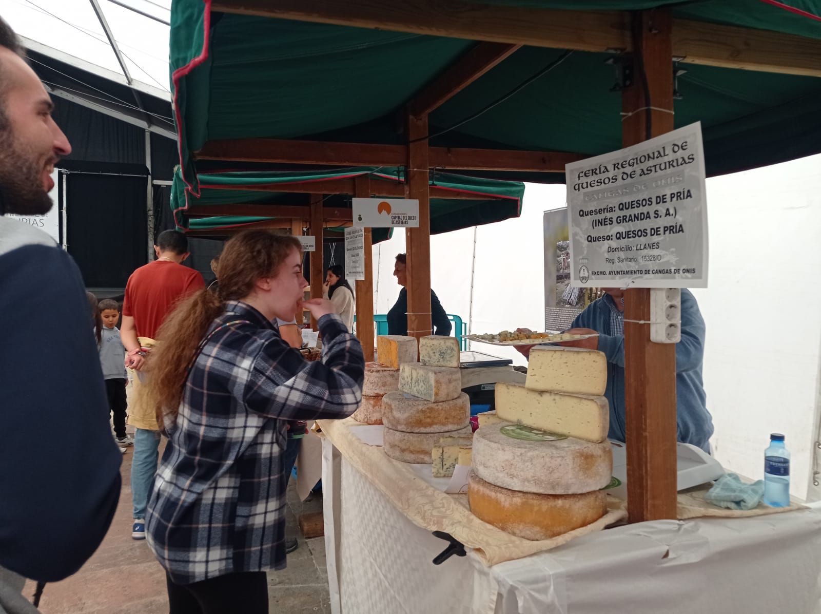 Cangas de Onís se da al queso todas las imágenes de la gran feria