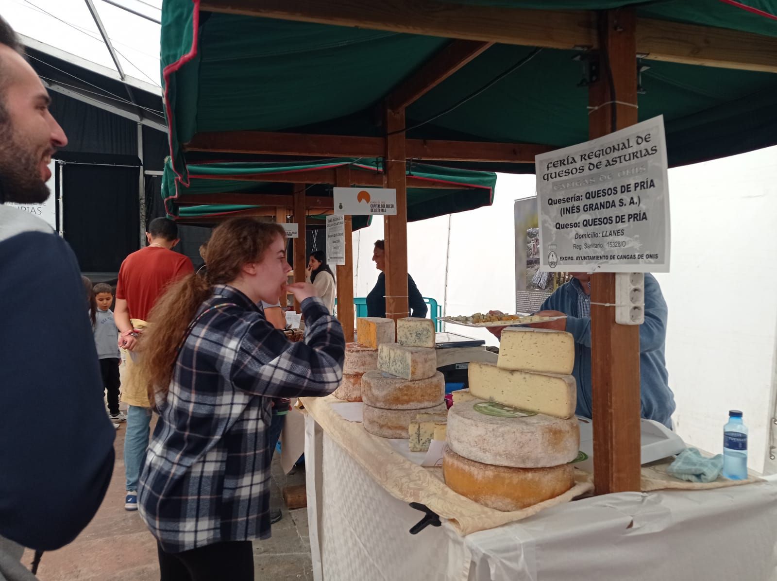 Cangas de Onís se da al queso: todas las imágenes de la feria regional en la capital del concejo