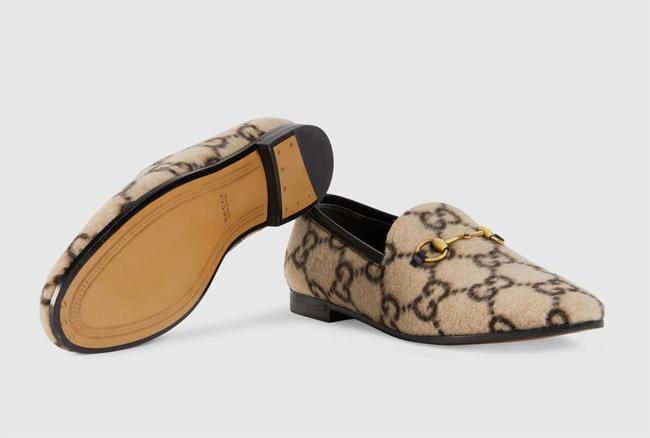 Mocasines beige con logo de Gucci