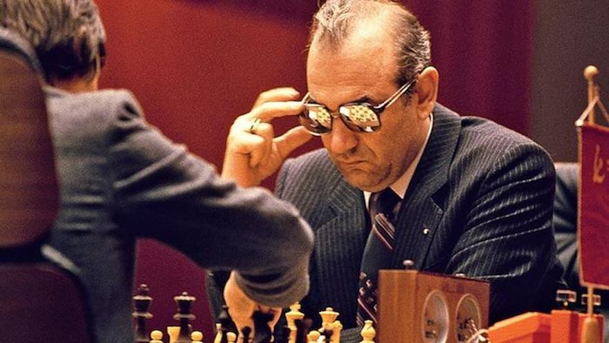 Korchnoi, con las gafas que utilizó en el primer duelo con Karpov por el título mundial.