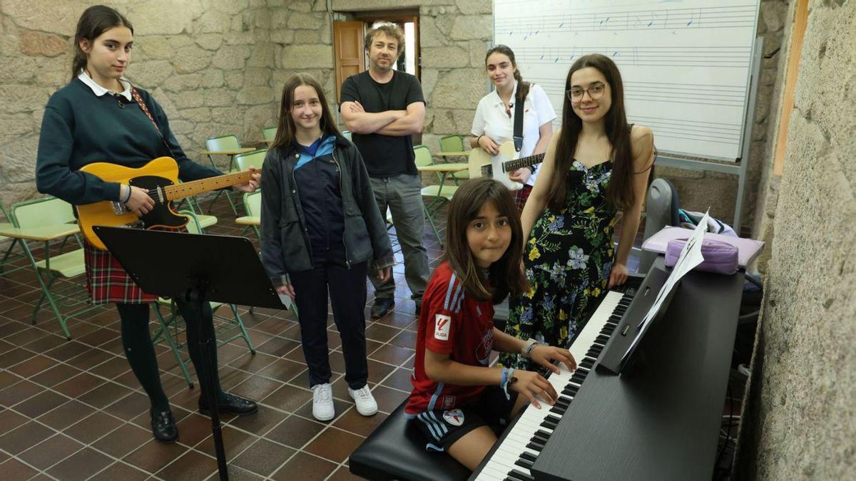 Una clase en la Escola Municipal de Música de Nigrán.