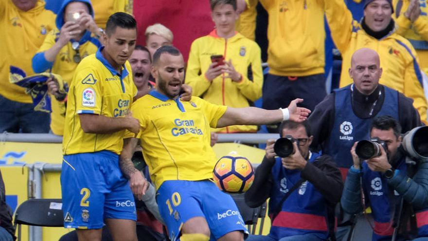 Las Palmas remonta y hunde todavía más al Osasuna