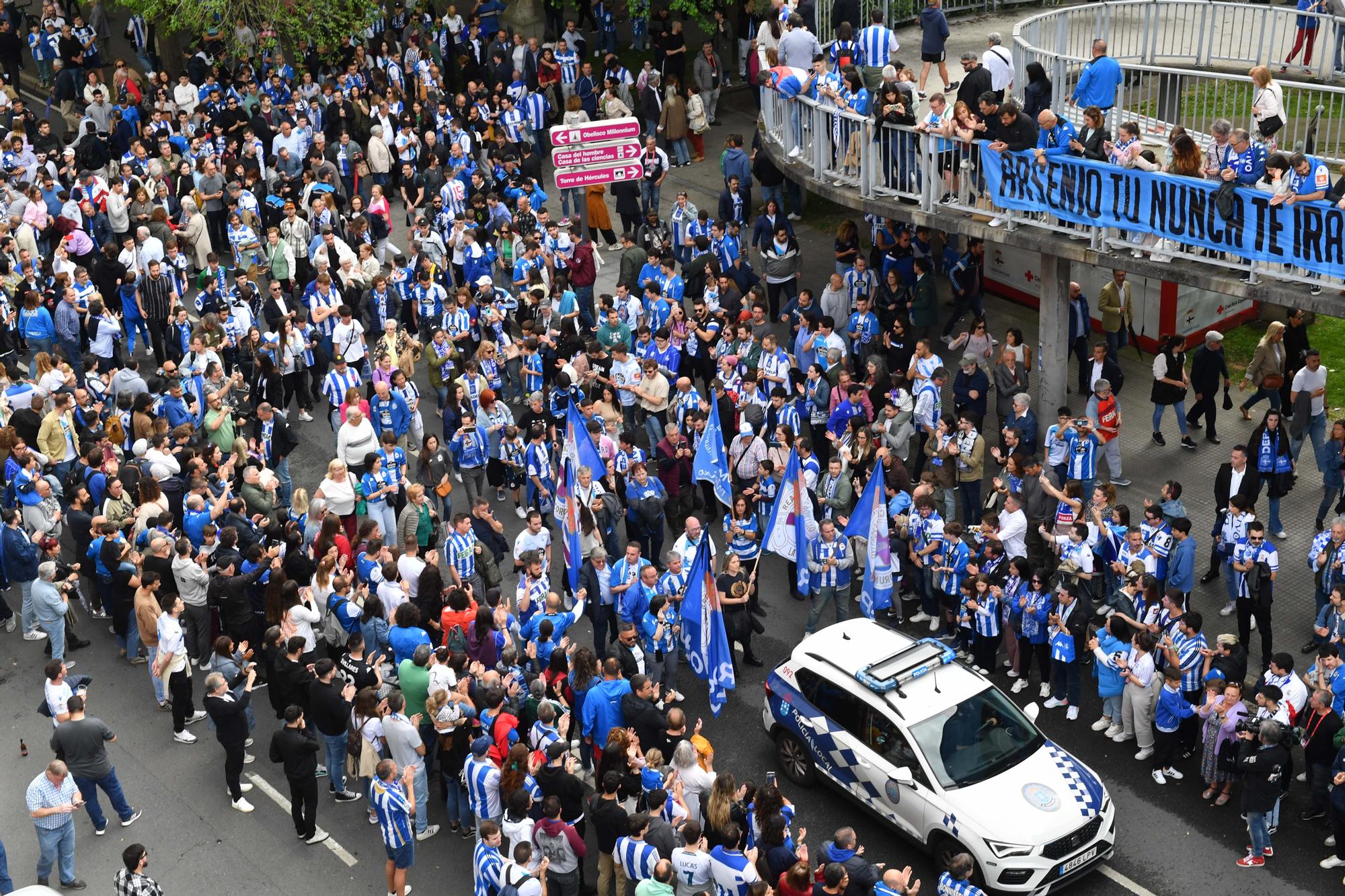 El deportivismo en masa da su último adiós a Arsenio Iglesias en Riazor