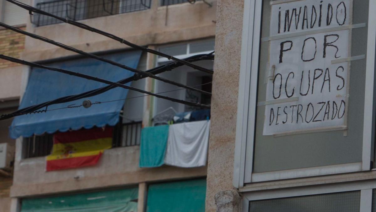 Un cartel contra la ocupación.