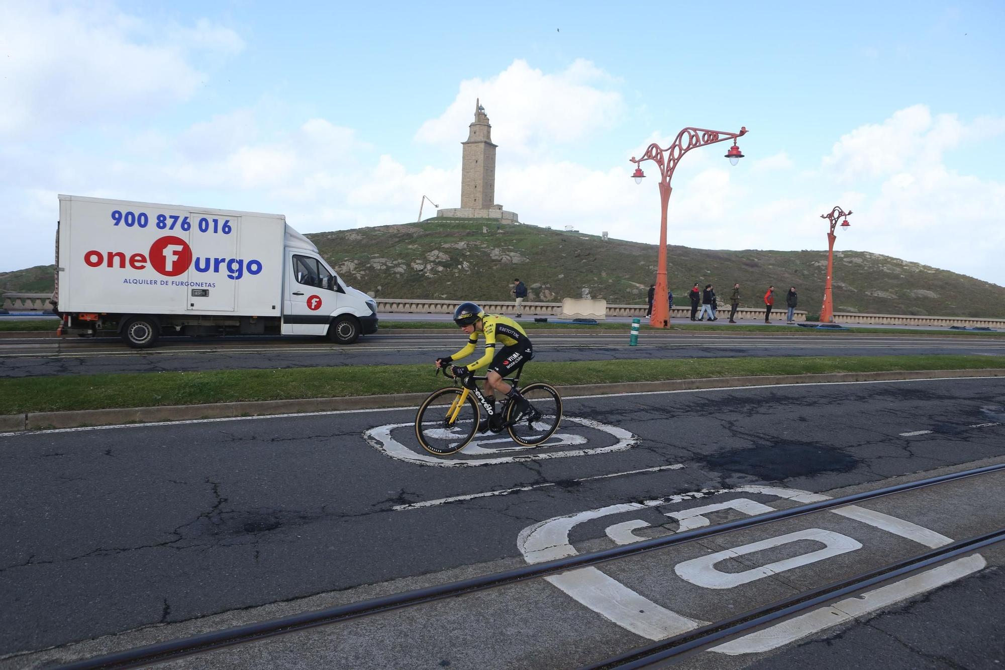 El joven corredor Joshua Tarling se impone en la contrarreloj inaugural de O Gran Camiño en A Coruña