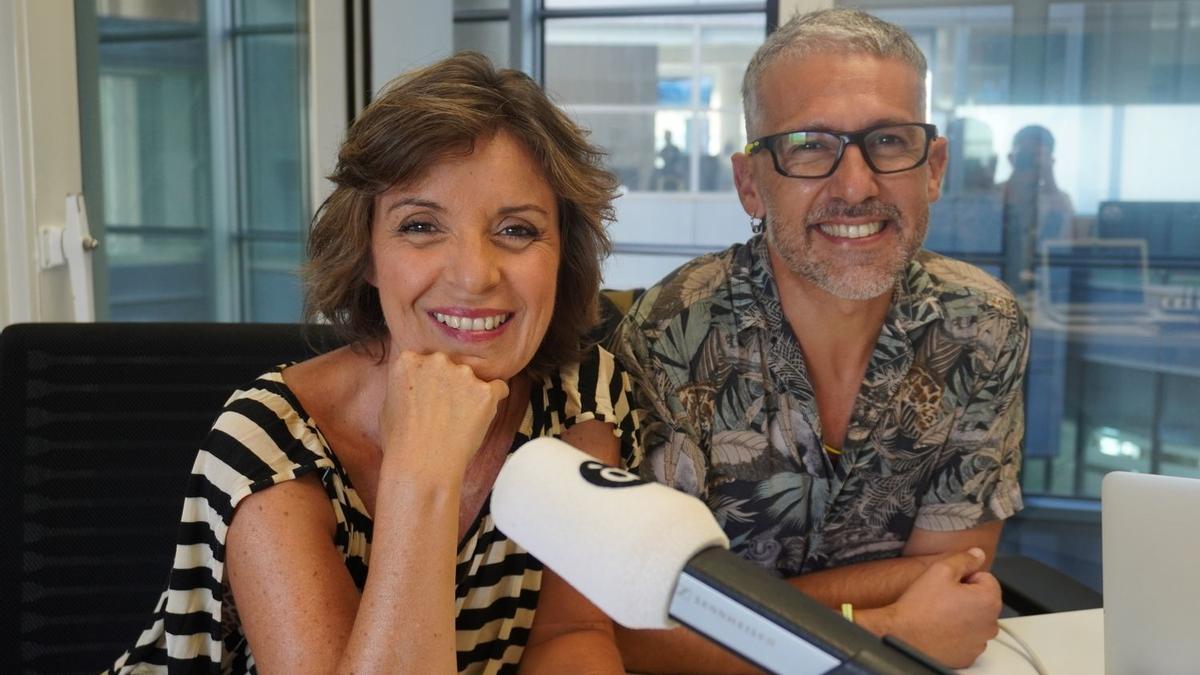 Susanna Lliberós y Joan Espinosa, conductores del programa «Pròxima Parada».