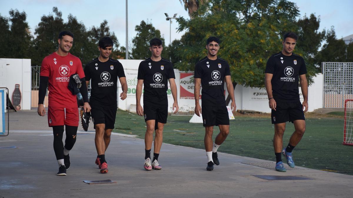Tienza, Jesús Sánchez, Pavón, Pata y Calles antes de comenzar un entrenamiento en el Eusebio Bejarano.